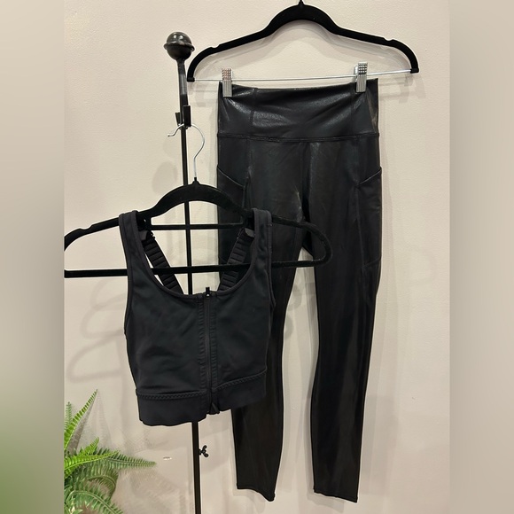 NWT 🍃 Fabletics Black Faux Leather Leggings Shiny Black Fog foil - size XS / 4 - Picture 11 of 12